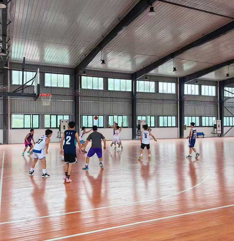 籃球館整體制冷降溫，安裝蒸發(fā)冷省電空調 - 立式射流機